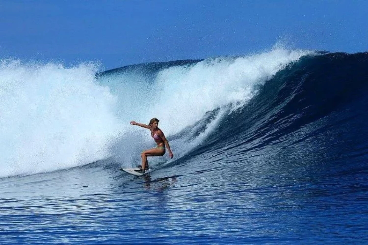Watch Surf Girls Hawaii In UK 