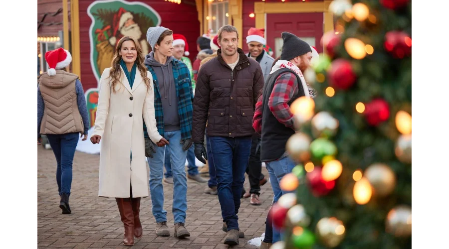 Navigating Christmas full cast