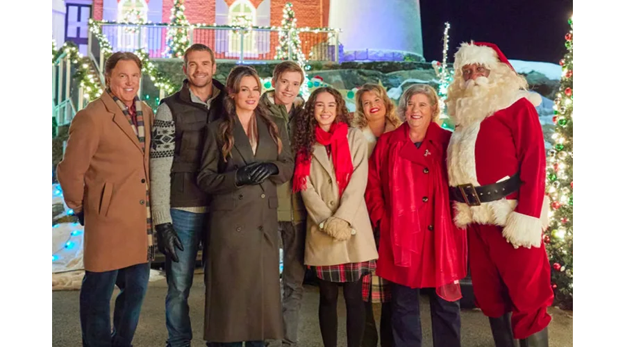 Navigating Christmas full cast